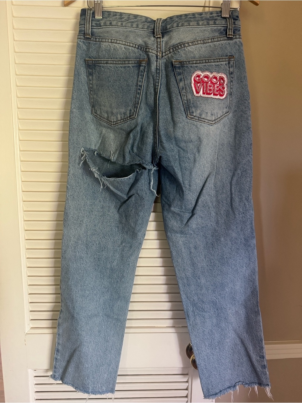 Light Blue Straight Women’s Jeans with 'Good Vibes' Patch size M